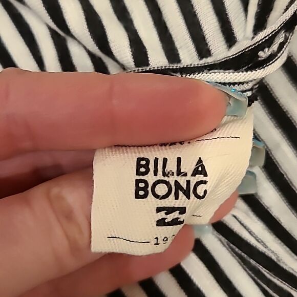 Billabong white and black stripped oversized tshirt with drapped back size small - Picture 7 of 8